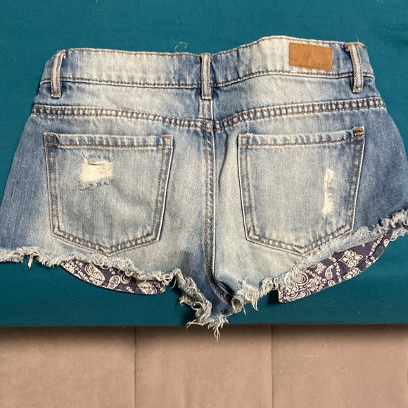 Denim shorts - Picture 4 of 4